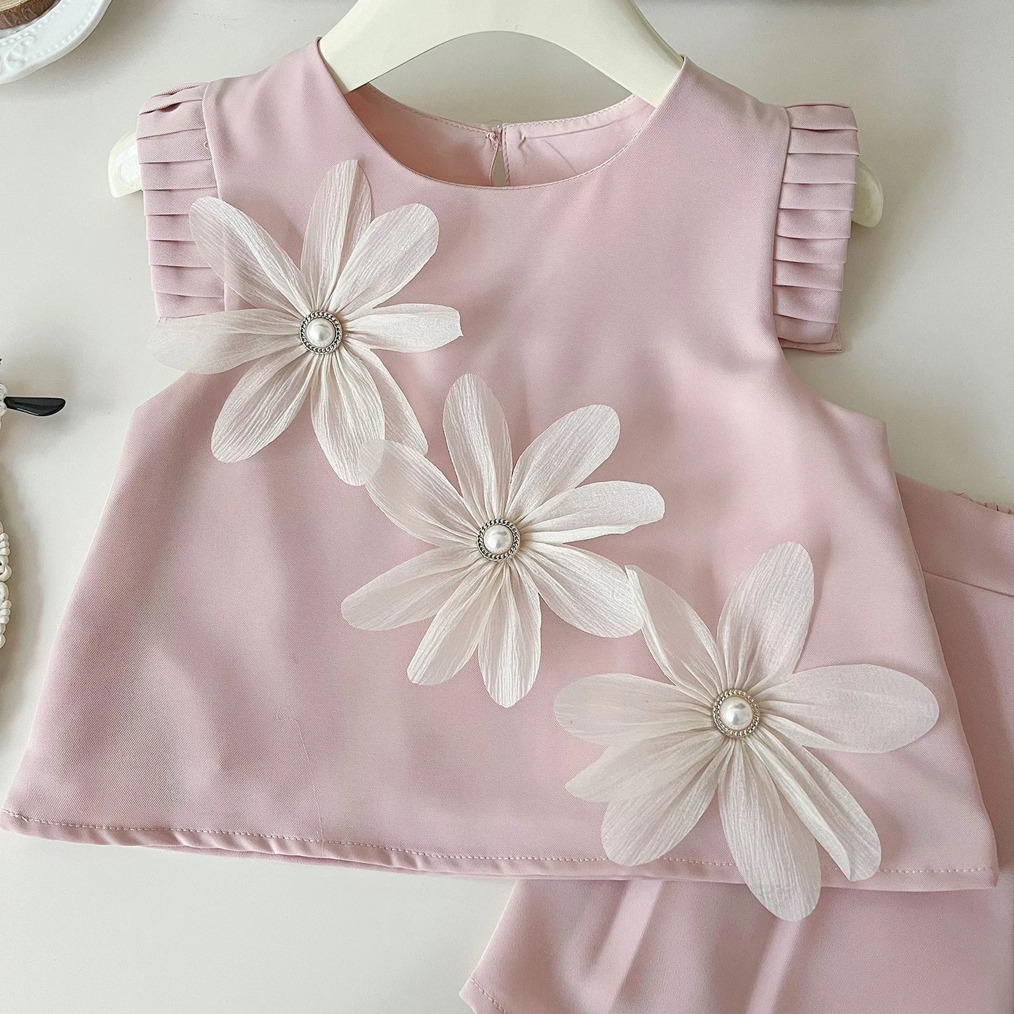 Girls’ Summer Outfit – 2-Piece Floral T-Shirt & Shorts Set