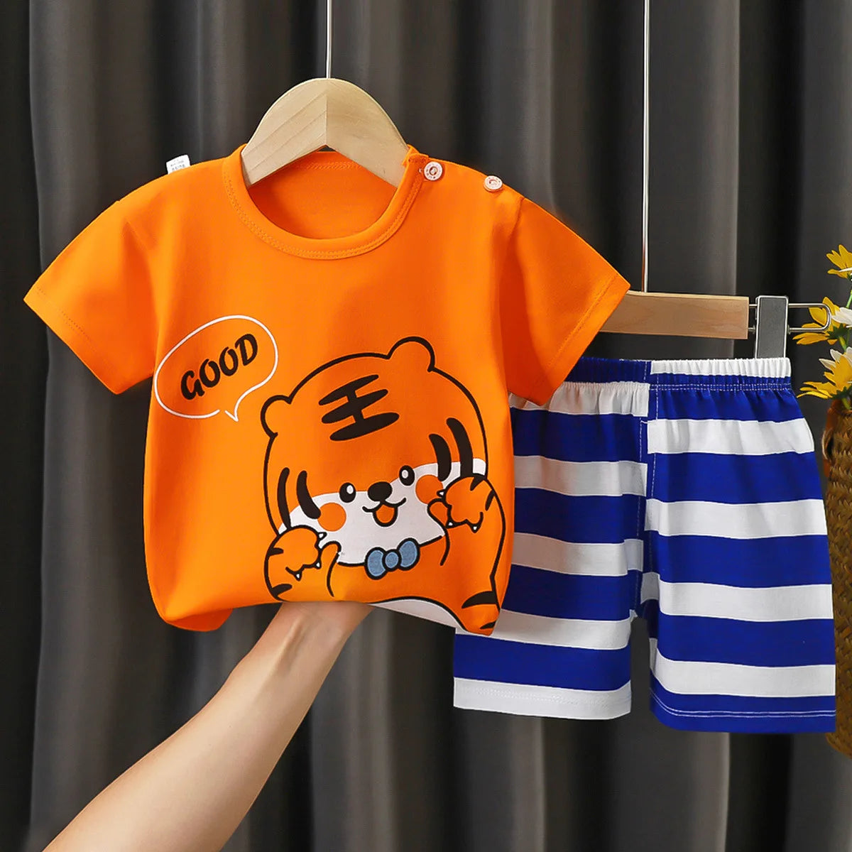 Cartoon Print Cotton Toddler Outfit – 2-Piece Contrast T-Shirt & Shorts Set