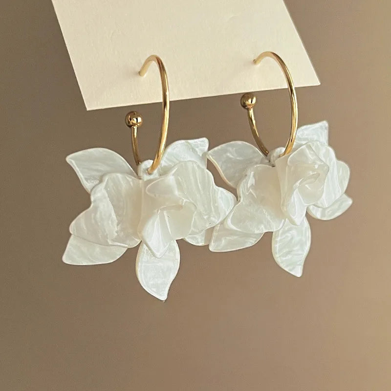 White & Brown Resin Flower Hoop Earrings – Trendy Women’s Statement Jewelry