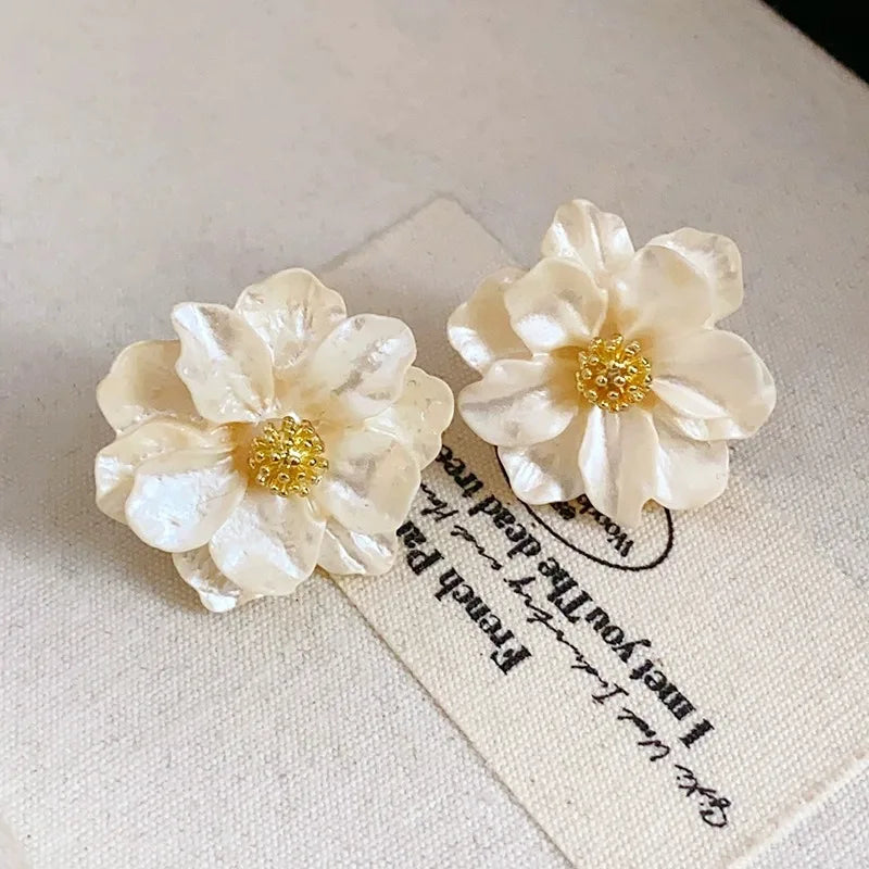 White Acrylic Flower Stud Earrings – Korean Fashion Women’s Jewelry