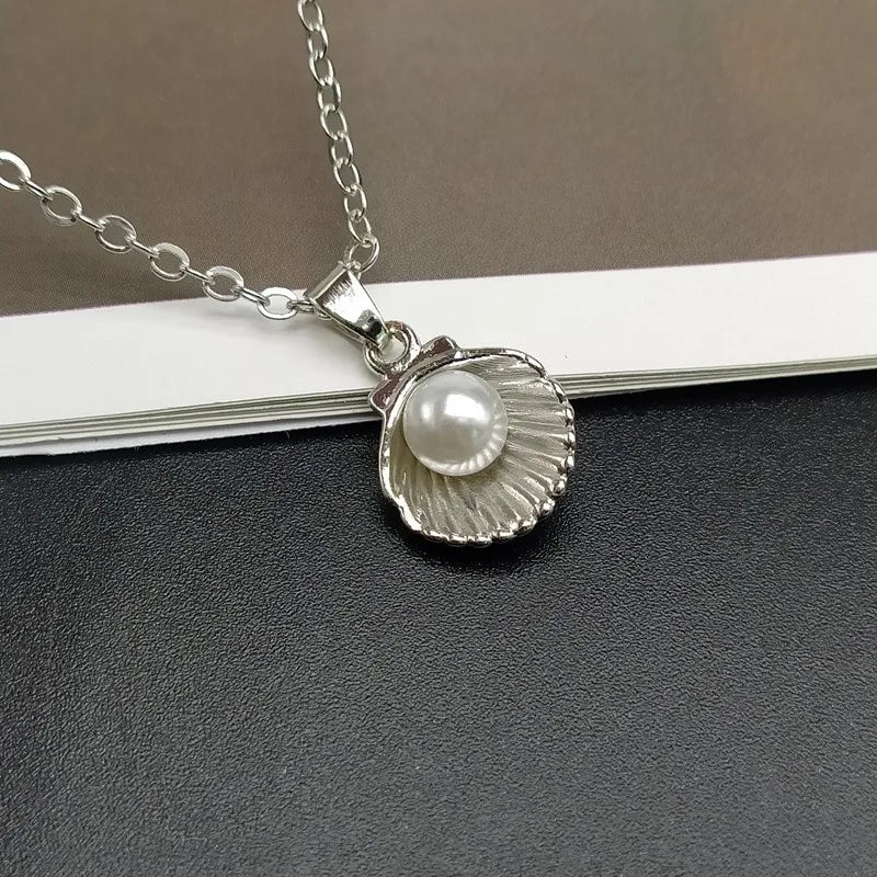 Shell & Pearl Pendant Necklace – Trendy Summer Choker for Women