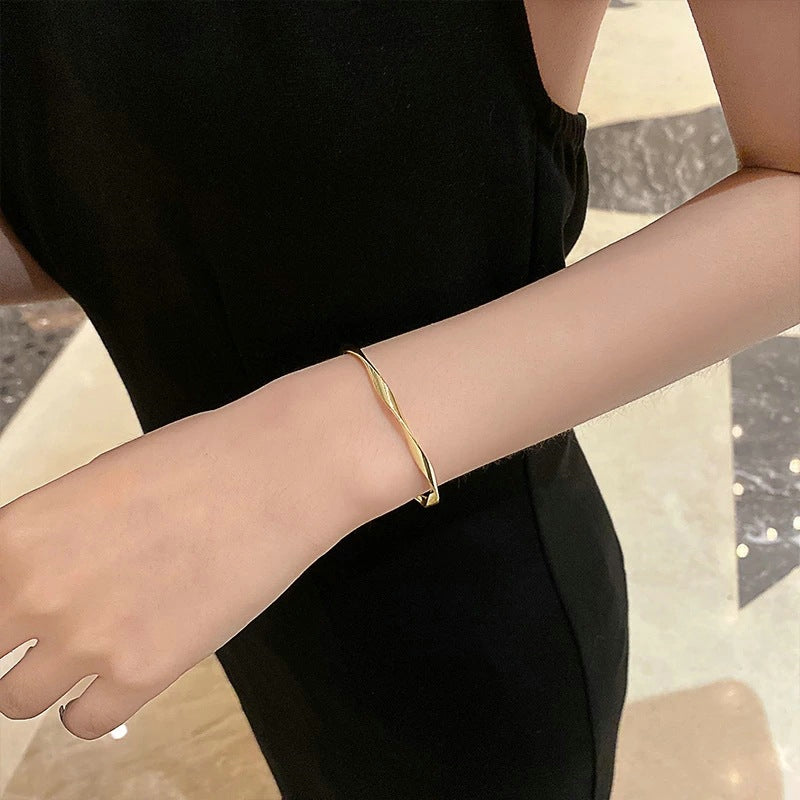 Personalized Retro Twisted Gold Bracelet – Unique Jewelry Gift for Women