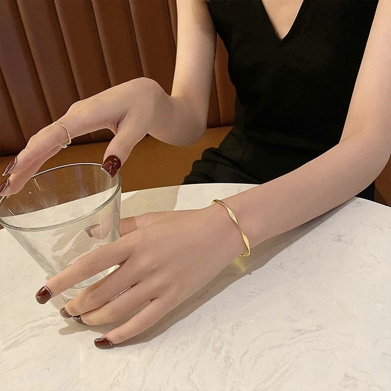 Personalized Retro Twisted Gold Bracelet – Unique Jewelry Gift for Women