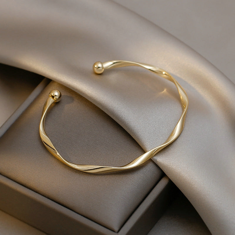 Personalized Retro Twisted Gold Bracelet – Unique Jewelry Gift for Women