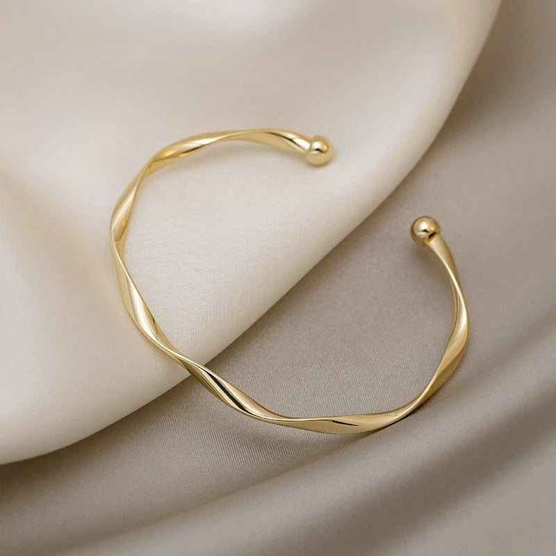 Personalized Retro Twisted Gold Bracelet – Unique Jewelry Gift for Women