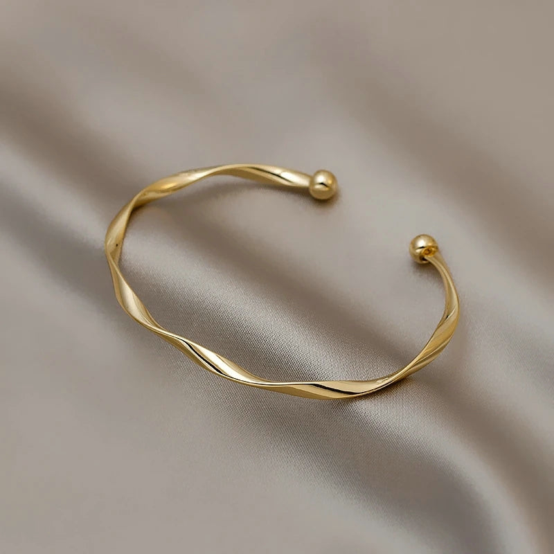 Personalized Retro Twisted Gold Bracelet – Unique Jewelry Gift for Women