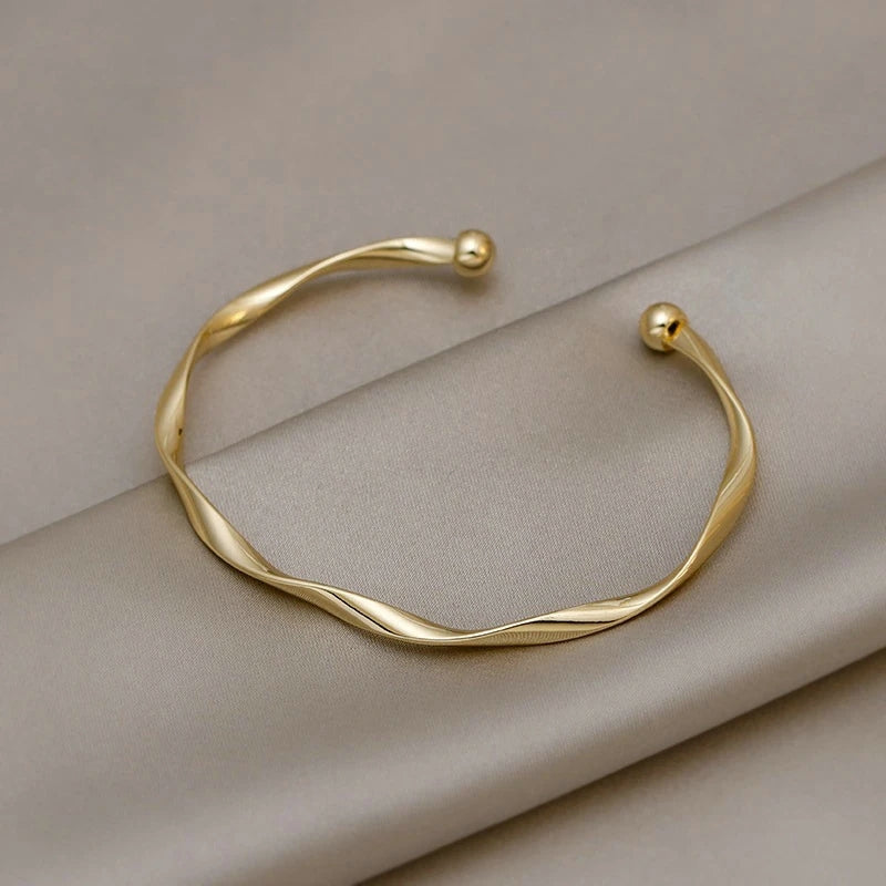 Personalized Retro Twisted Gold Bracelet – Unique Jewelry Gift for Women