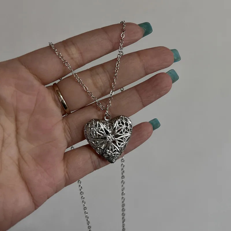 Romantic Heart Locket Pendant – Openable Stainless Steel Photo Frame Necklace for Men & Women