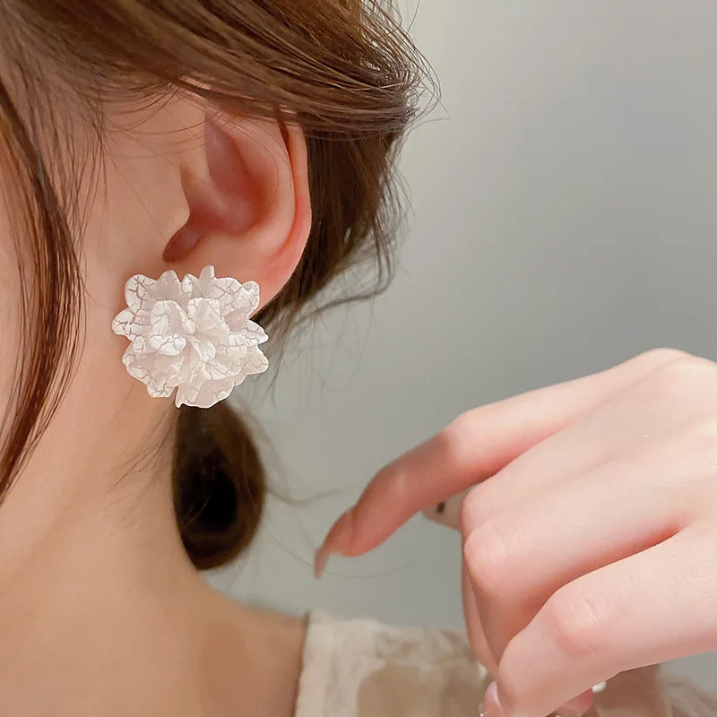 White & Red Flower Stud Earrings – Trendy Acrylic Women’s Wedding Jewelry