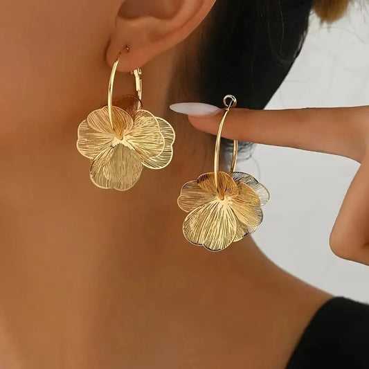 Golden Double-Layer Hollow Flower Hoop Earrings – Vintage Women’s Jewelry