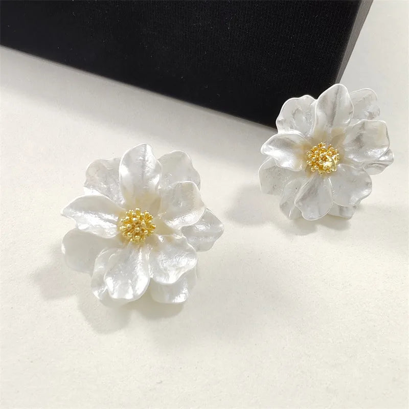 White Acrylic Flower Stud Earrings – Korean Fashion Women’s Jewelry