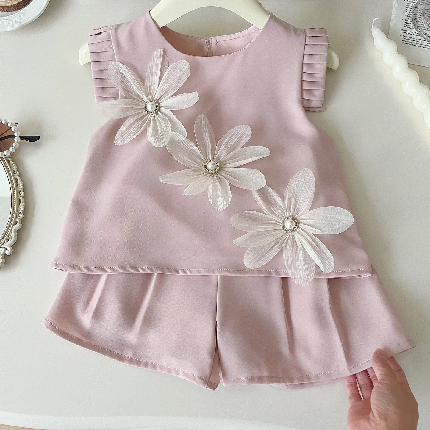 Girls’ Summer Outfit – 2-Piece Floral T-Shirt & Shorts Set
