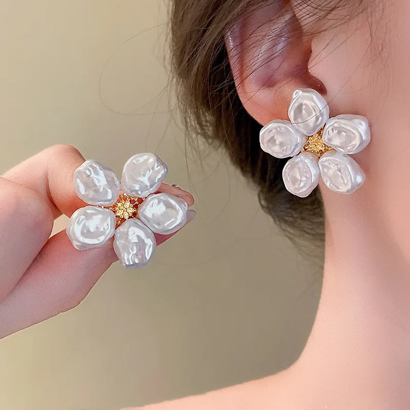 White & Brown Resin Flower Hoop Earrings – Trendy Women’s Statement Jewelry