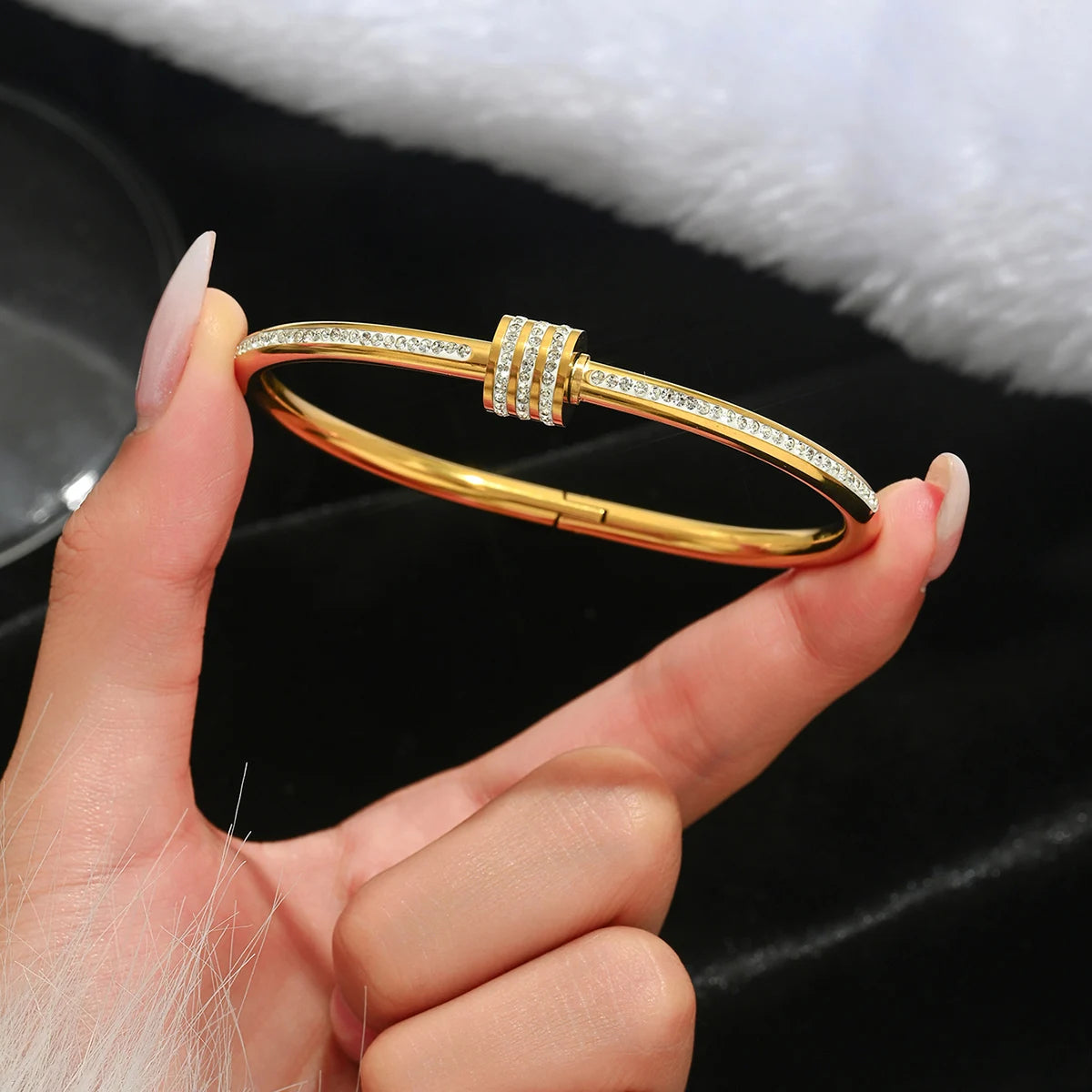 Hot Stainless Steel Four-Leaf Clover Lucky Bracelet – Fashion Gold Nail Bangle for Women