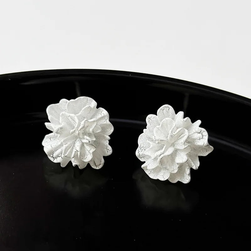 White & Red Flower Stud Earrings – Trendy Acrylic Women’s Wedding Jewelry