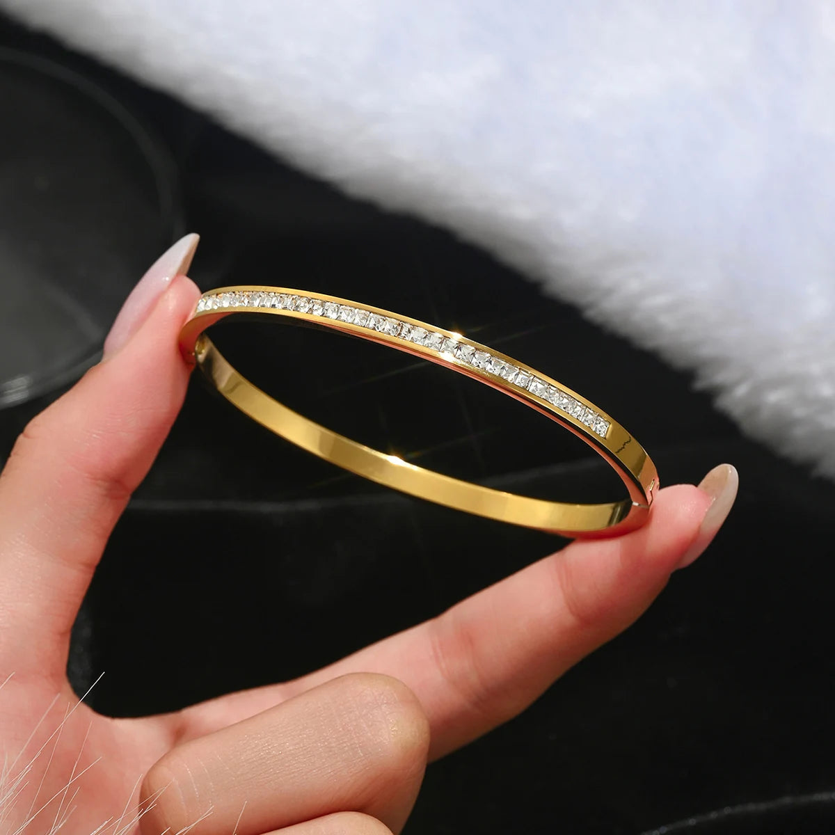Hot Stainless Steel Four-Leaf Clover Lucky Bracelet – Fashion Gold Nail Bangle for Women