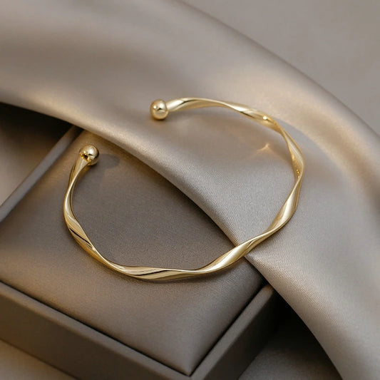 Personalized Retro Twisted Gold Bracelet – Unique Jewelry Gift for Women