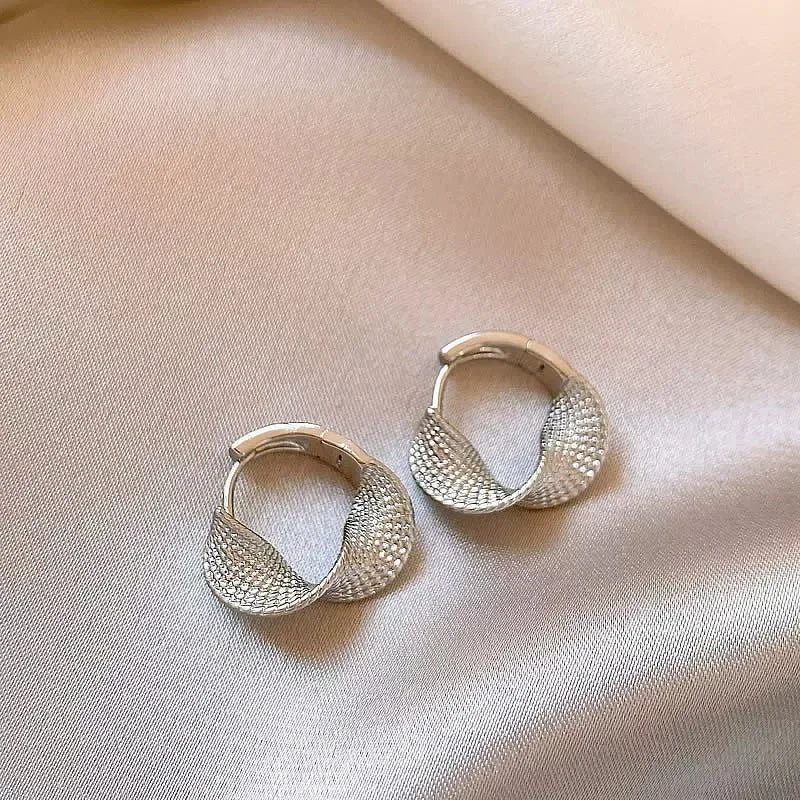 LATS Retro Geometric Hoop Earrings – Irregular Simple Circle Fashion Jewelry for Women