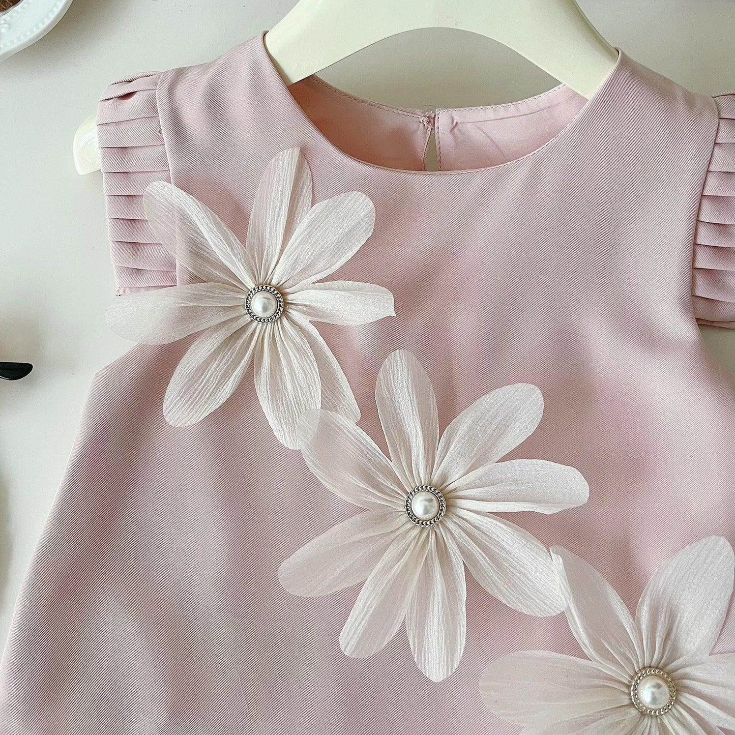Girls’ Summer Outfit – 2-Piece Floral T-Shirt & Shorts Set