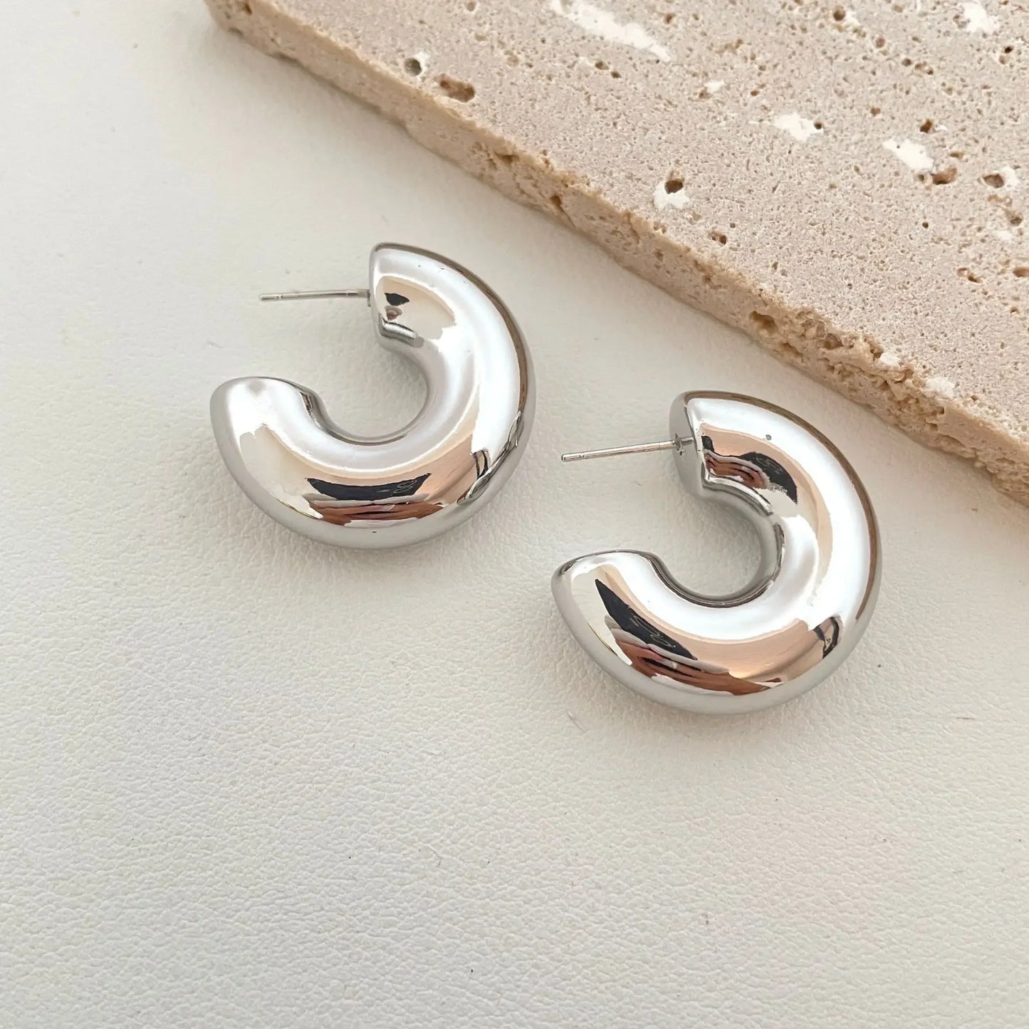 LATS Retro Geometric Hoop Earrings – Irregular Simple Circle Fashion Jewelry for Women