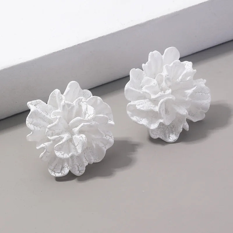 White & Red Flower Stud Earrings – Trendy Acrylic Women’s Wedding Jewelry