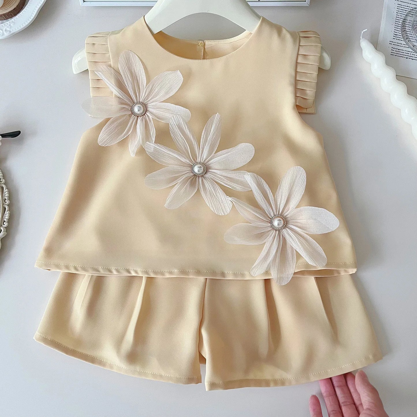 Girls’ Summer Outfit – 2-Piece Floral T-Shirt & Shorts Set