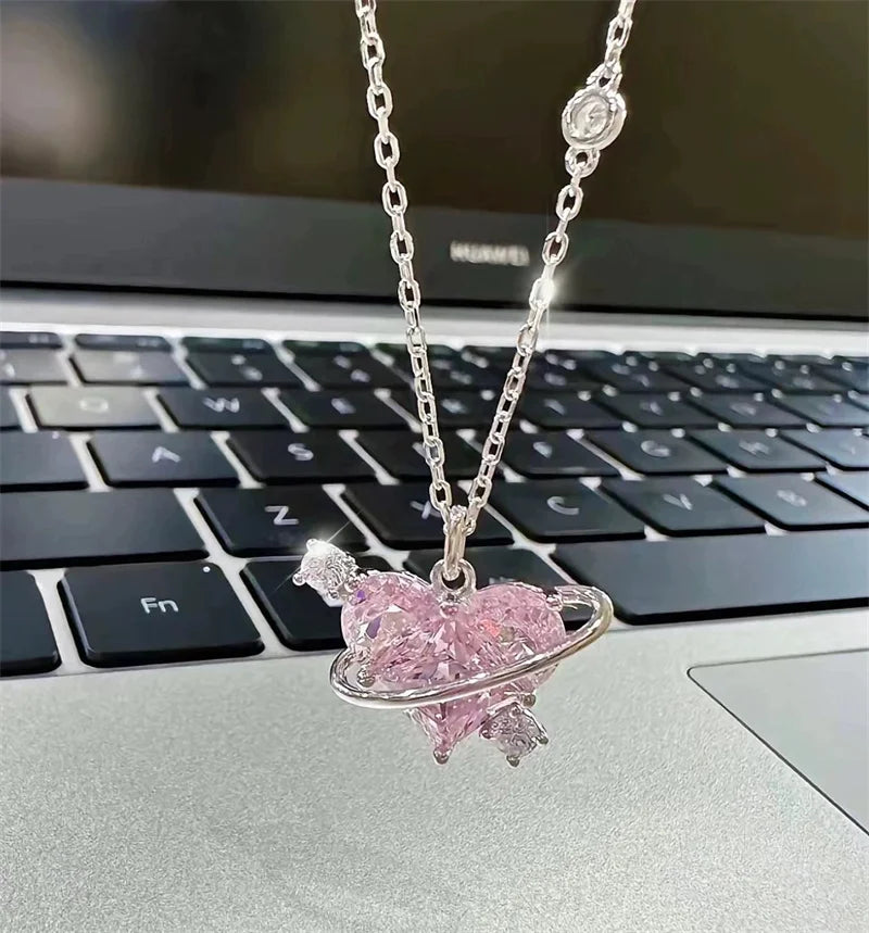 Y2K Pink Planet Heart Zircon Pendant Necklace – Aesthetic Clavicle Jewelry for Women