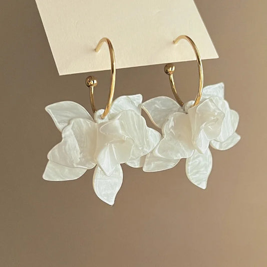 White & Brown Resin Flower Hoop Earrings – Trendy Women’s Statement Jewelry