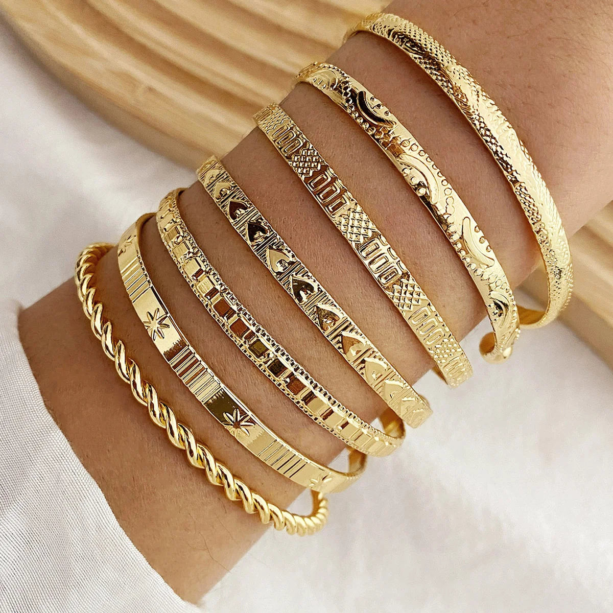 7Pcs Punk Gold Bracelets Set – Goth Heart & Metal Bangles for Women