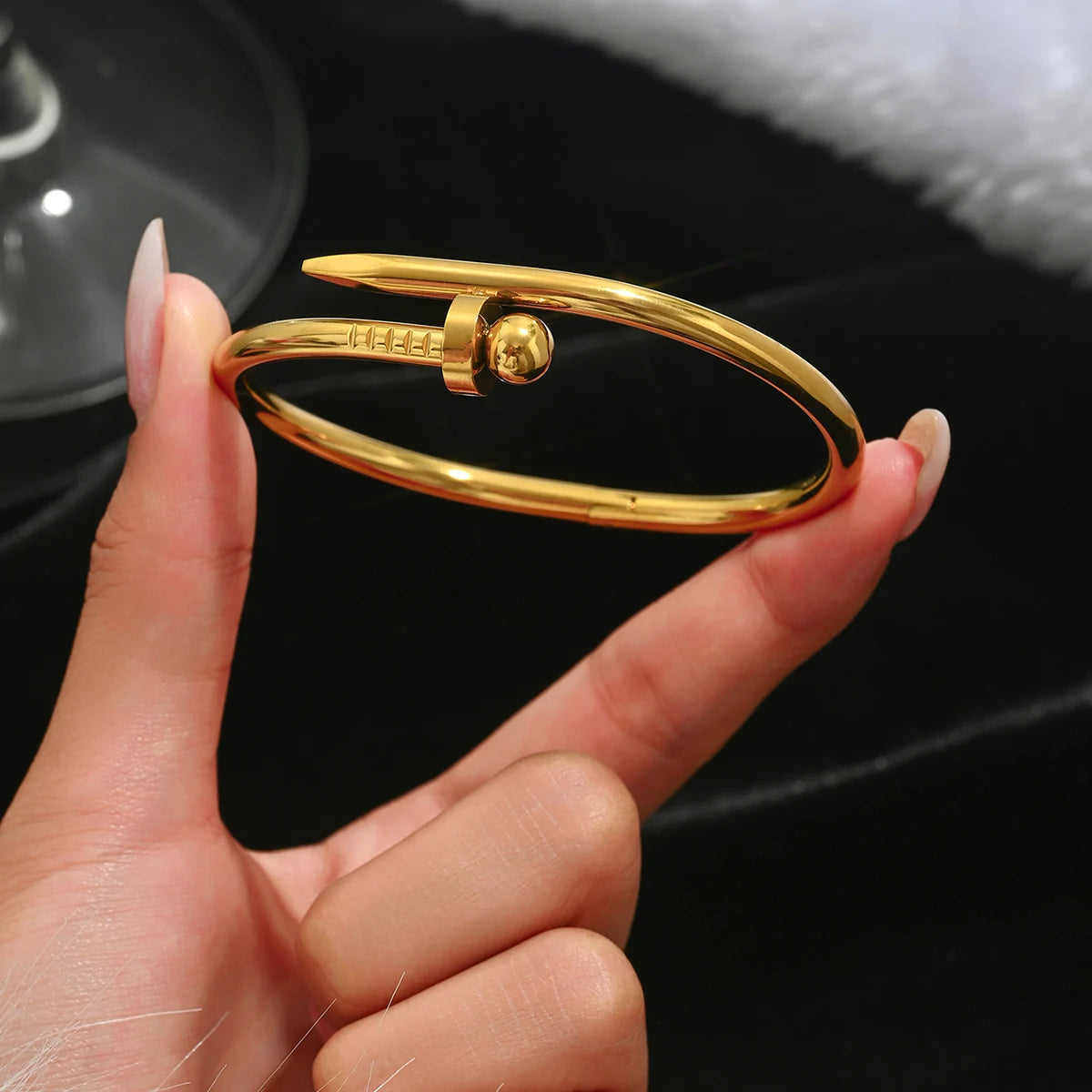 Hot Stainless Steel Four-Leaf Clover Lucky Bracelet – Fashion Gold Nail Bangle for Women