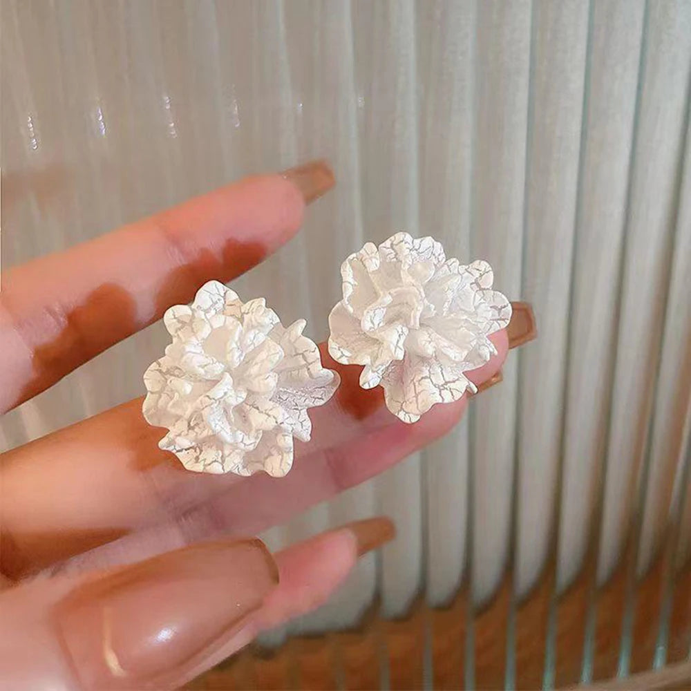 White & Red Flower Stud Earrings – Trendy Acrylic Women’s Wedding Jewelry