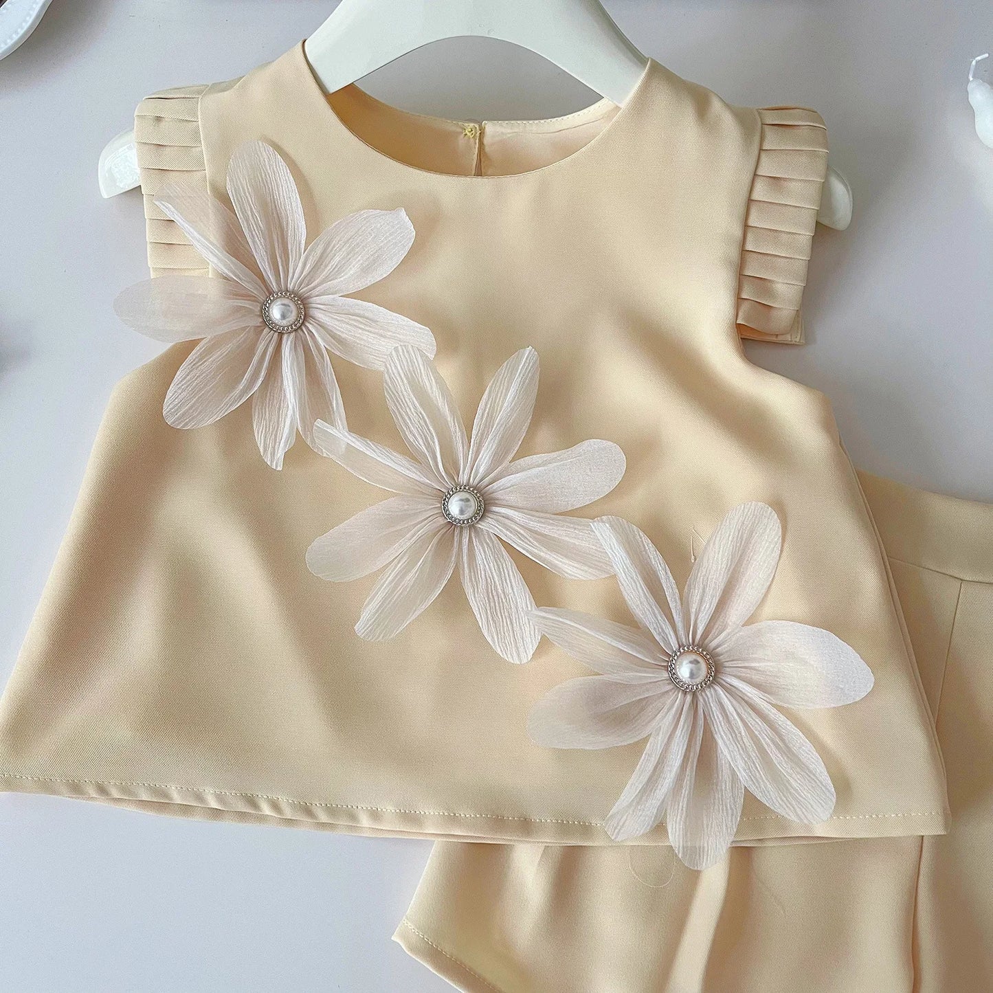 Girls’ Summer Outfit – 2-Piece Floral T-Shirt & Shorts Set