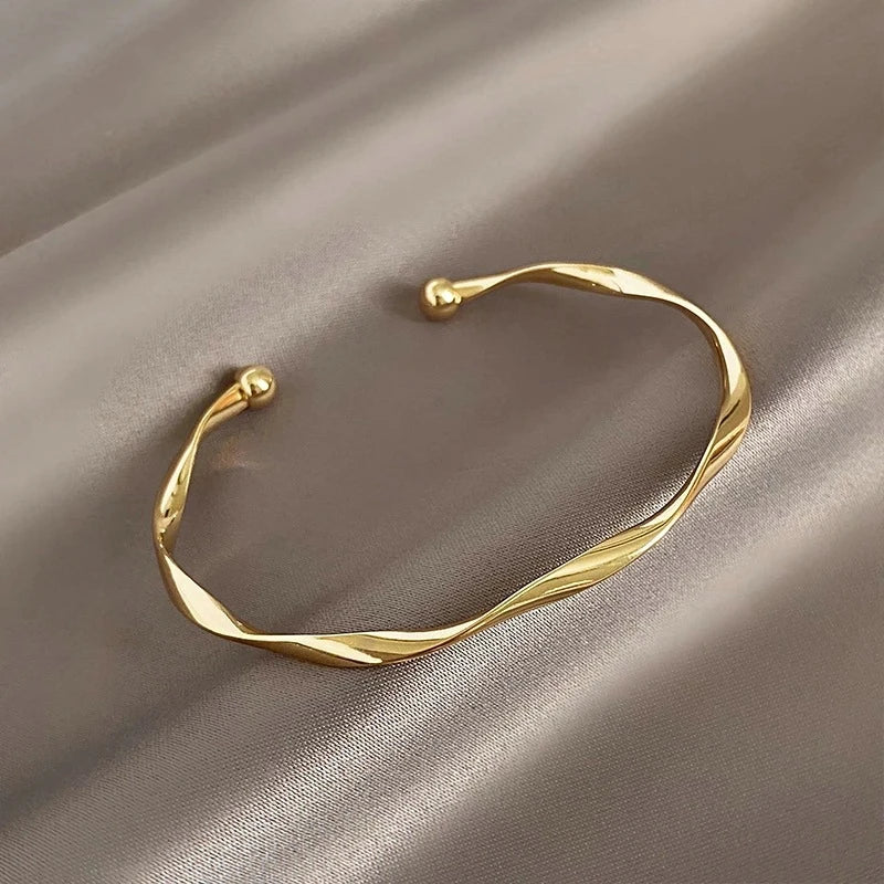 Personalized Retro Twisted Gold Bracelet – Unique Jewelry Gift for Women