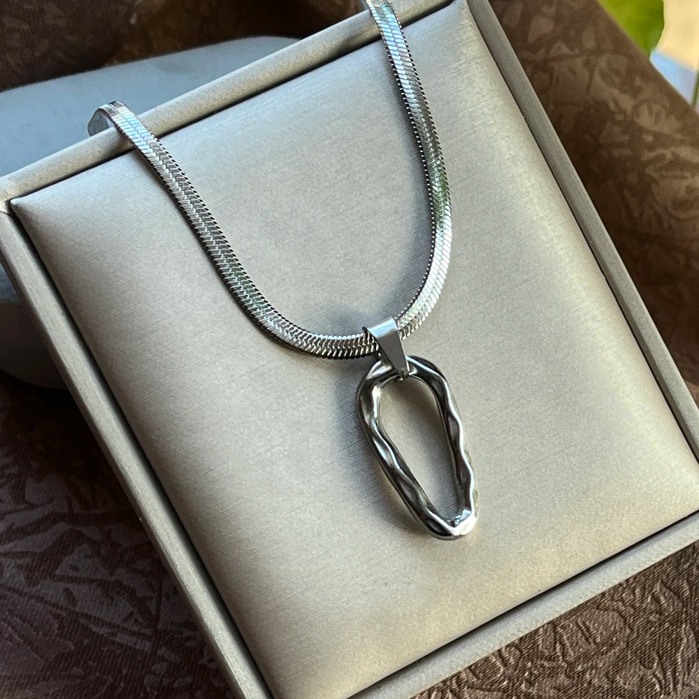 Exaggerated Punk O-Shaped Pendant Necklace – Chunky Stainless Steel Snake Chain for Men & Women