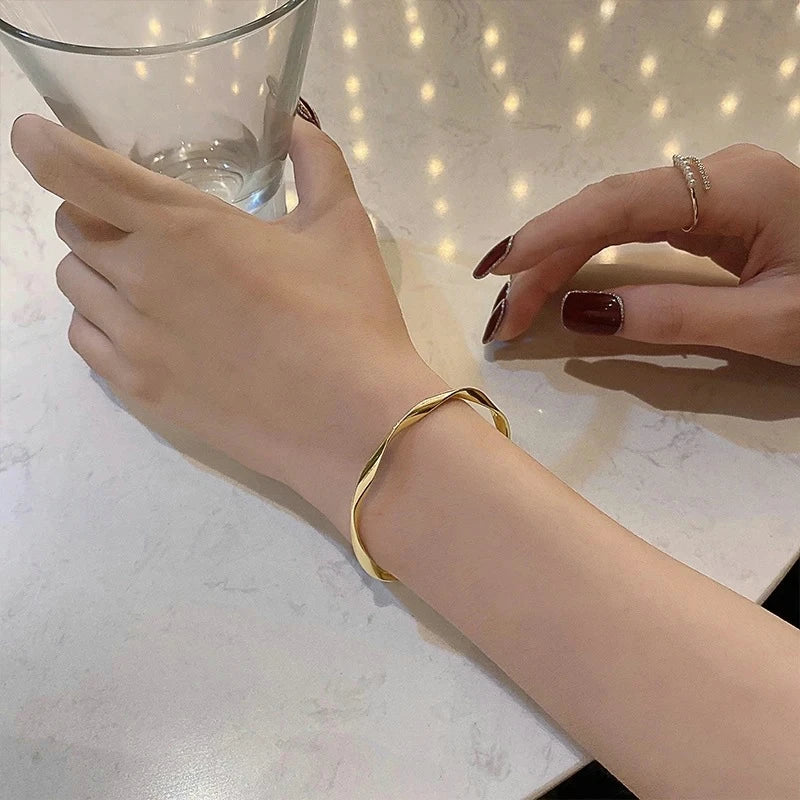 Personalized Retro Twisted Gold Bracelet – Unique Jewelry Gift for Women